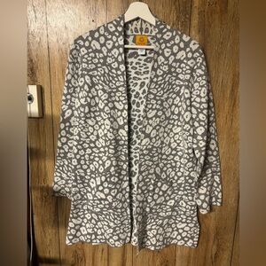 Super Cute Ruby Rd Leopard Print Gray & White Open Front Knit Cardigan w/ Pocket